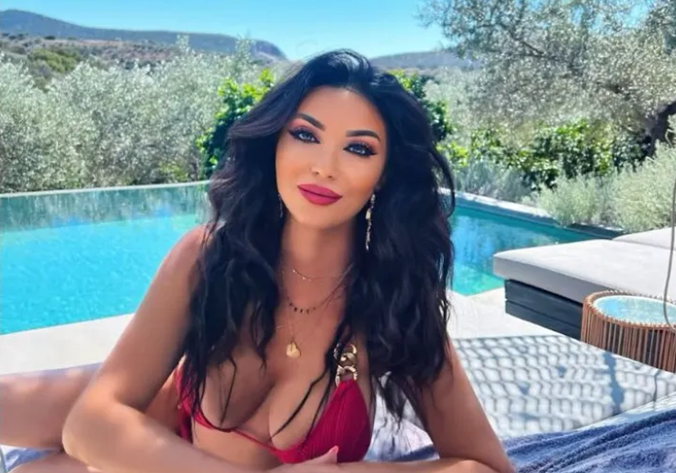 Π. Μαλλιωτάκη: Πόζαρε με μπικίνι σε πισίνα και «ανέβασε τη θερμοκρασία» (pic)