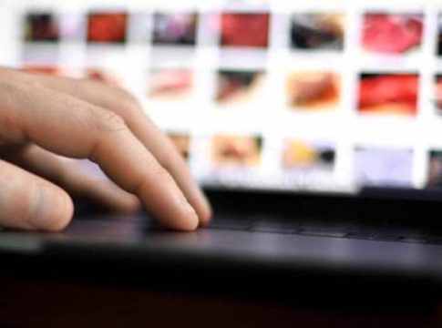 Πάτρα: Γνωστός γιατρός συνελήφθη για παιδική πορνογραφία – Έφοδος της ΕΛ.ΑΣ. στο σπίτι του