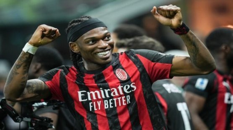 Αναζωπύρωση κούρσας με 10,000 στο πέταλο