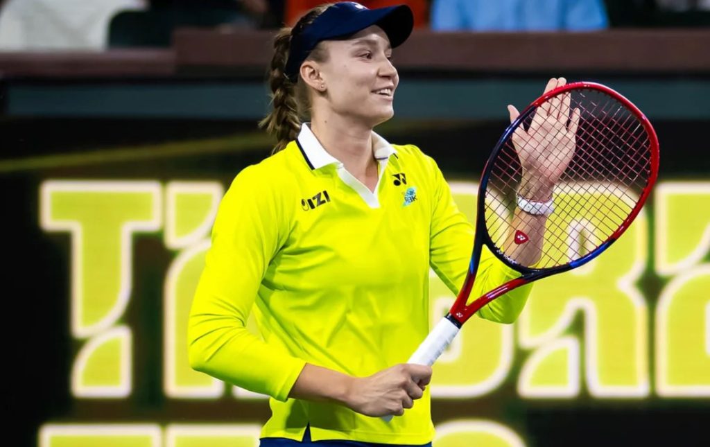 Αμήχανο: Η Ριμπάκινα απομακρύνει χέρι χορηγού από τη μέση της (vid)