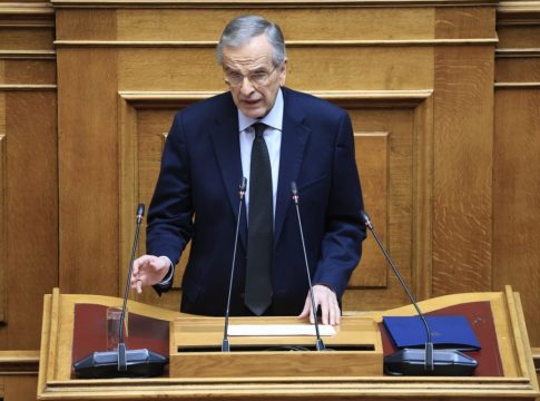 «Σφυροκόπημα» Σαμαρά σε Μητσοτάκη: Το δόγμα του ρηχού και όπου φυσάει ο άνεμος στην εξωτερική πολιτική