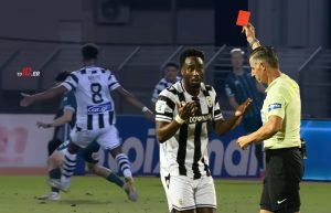 Η νύχτα που ο Φωτιάς ζήτησε από τον Σιδηρόπουλο να πάρει πίσω την κόκκινη κάρτα στον ΠΑΟΚ- Και η μέρα που ο κορυφαίος είναι πια…