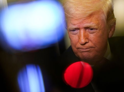 WSJ: Στρατιωτική επιχείρηση για αρπαγή του ουρανίου από το Ιράν εξετάζει ο Τραμπ