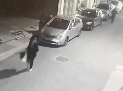 Βίντεο ντοκουμέντο από τη δράση των ληστών με τις μηχανές – Έκλεβαν τσάντες από Ι.Χ. παρουσία των οδηγών