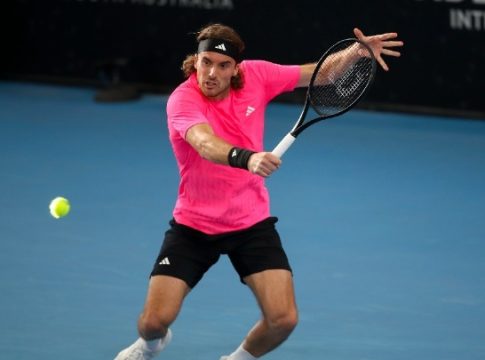 Ο Τσιτσιπάς εκνευρίστηκε με τον διαιτητή στην ήττα του στο Miami Open (vid)