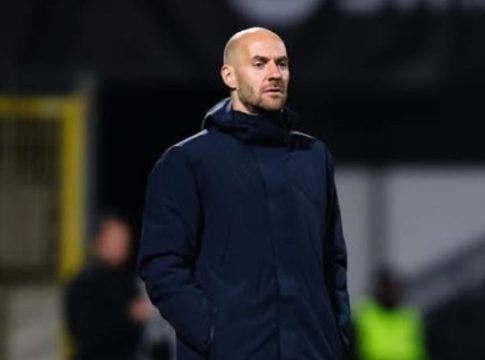 Απολύθηκε ο προπονητής της Τσέλιε μετά τη «βαριά» ήττα από την ΑΕΚ – Με νέο τεχνικό στη ρεβάνς