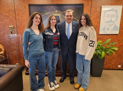 Η «μεταγραφή αεροδρομίου» που έκανε ο Ισίδωρος Κούβελος με τις αδερφές Αλεξανδρή