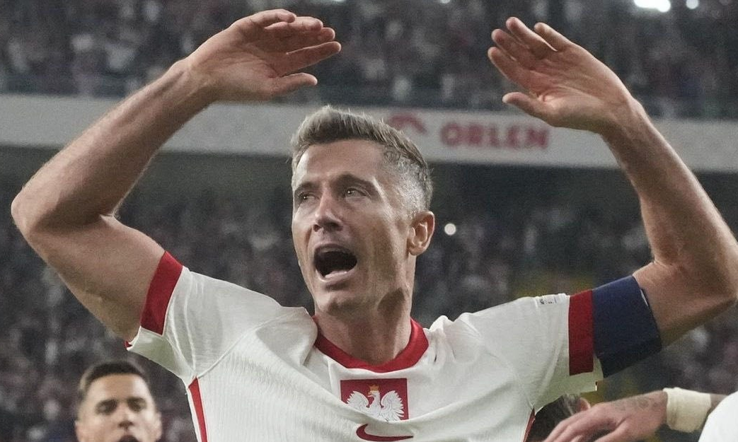 Με δάκρυα στα μάτια μετά τον αποκλεισμό της Πολωνίας ο Λεβαντόφσκι και story για πιθανό «τέλος»