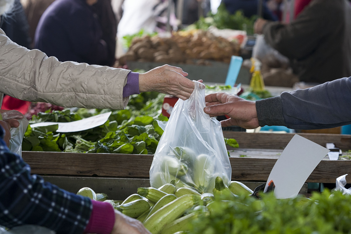 Πόσο θα στοιχίσει το πασχαλινό τραπέζι φέτος – «Φωτιά» και τα οπωροκηπευτικά