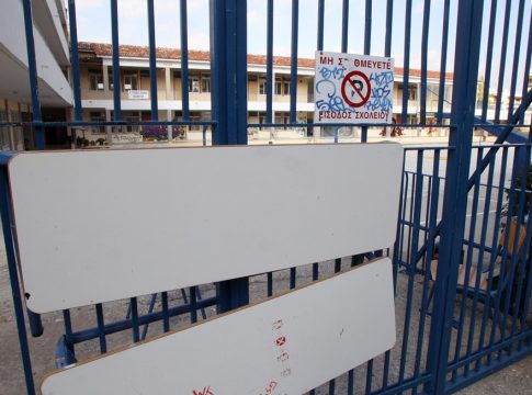 Τραγωδία στον Κολωνό: Διευθύντρια σχολείου έπεσε στο κενό από ταράτσα πολυκατοικίας