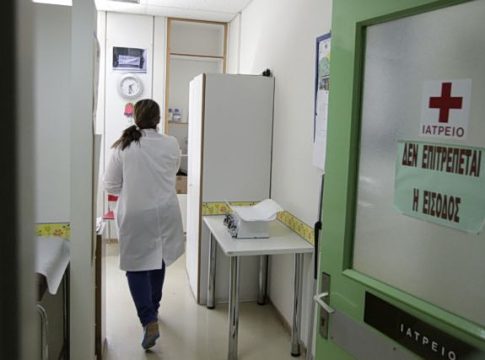 Υπό κατάρρευση το ΕΣΥ λέει το ΠΑΣΟΚ – Άφωνος ο λαλίστατος υπουργός για την αναστολή εφημεριών και εισαγωγών στο νοσοκομείο Καλαμάτας