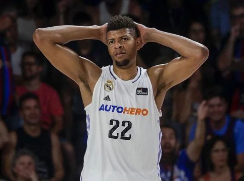 Συναγερμός στη Ρεάλ: Έφυγε για τα αποδυτήρια ο Ταβάρες κουτσαίνοντας (vid)