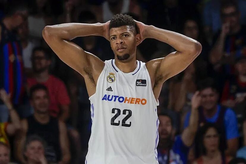 Συναγερμός στη Ρεάλ: Έφυγε για τα αποδυτήρια ο Ταβάρες κουτσαίνοντας (vid)