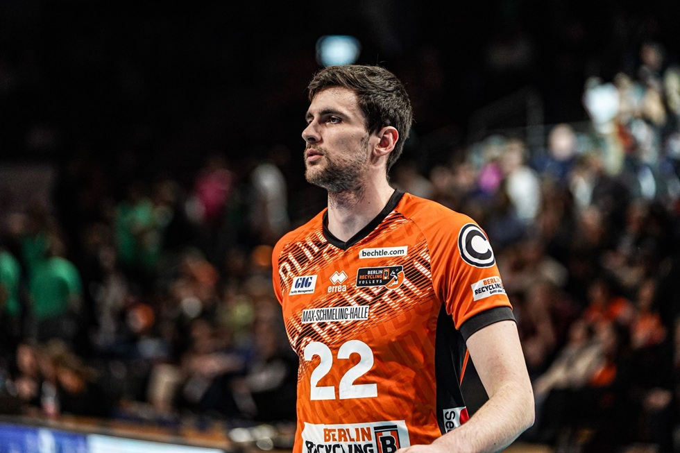 Ο γίγαντας (2.12) Τζέικ Χάνες στον Ολυμπιακό