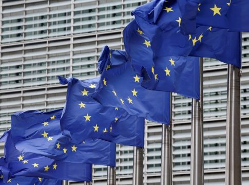 Πόλεμος στη Μέση Aνατολή: Πέντε ΥΠΟΙΚ της ΕΕ ζητούν να φορολογηθούν τα υπερκέρδη των εταιρειών ενέργειας