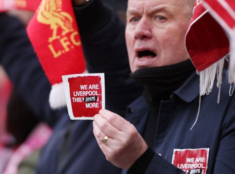 Λίβερπουλ: Έντονες διαμαρτυρίες των οπαδών για τις αυξήσεις στις τιμές των εισιτηρίων