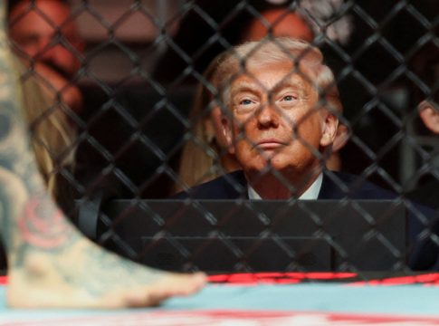 Ο Τραμπ «κλείνει» τα Στενά του Ορμούζ – Κατηγορεί το Ιράν για «παγκόσμιο εκβιασμό»