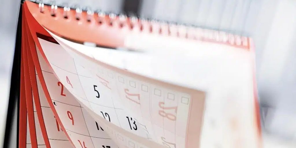 Αργίες: Ο μήνας που συνδυάζει δύο τριήμερα και το μοναδικό τετραήμερο του 2026