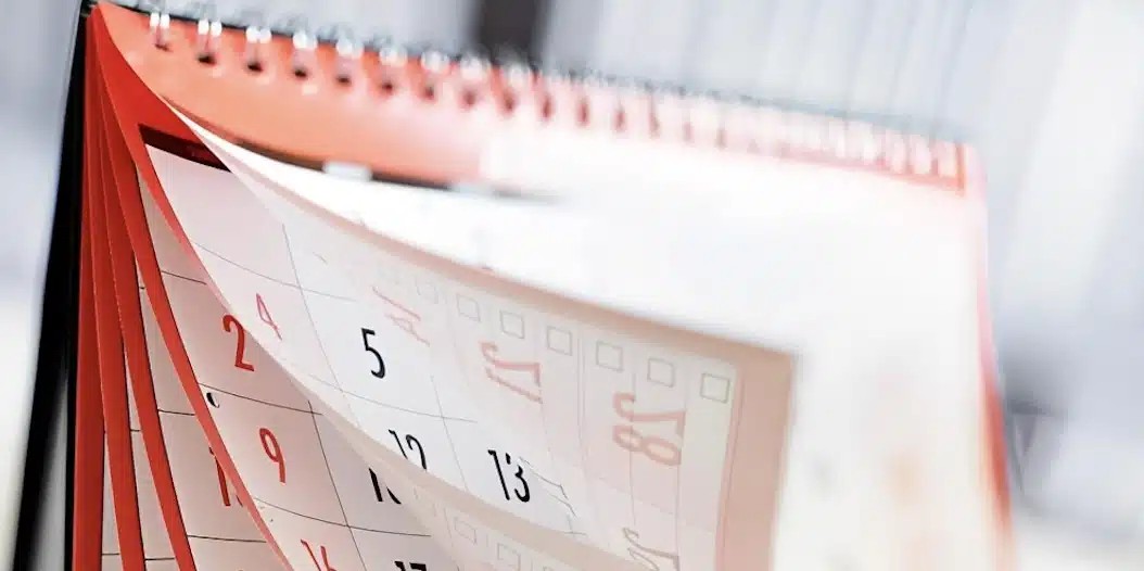 Αργίες: Ο μήνας που συνδυάζει δύο τριήμερα και το μοναδικό τετραήμερο του 2026