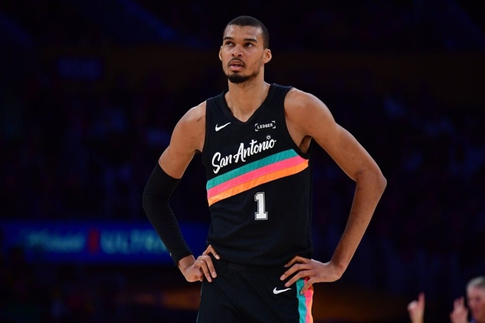 Δίχως σταματημό οι Σπερς (115-102) που ανησυχούν για Ουεμπανιάμα, σημαντική νίκη για τους Μάτζικ (123-107) – Τα αποτελέσματα του NBA