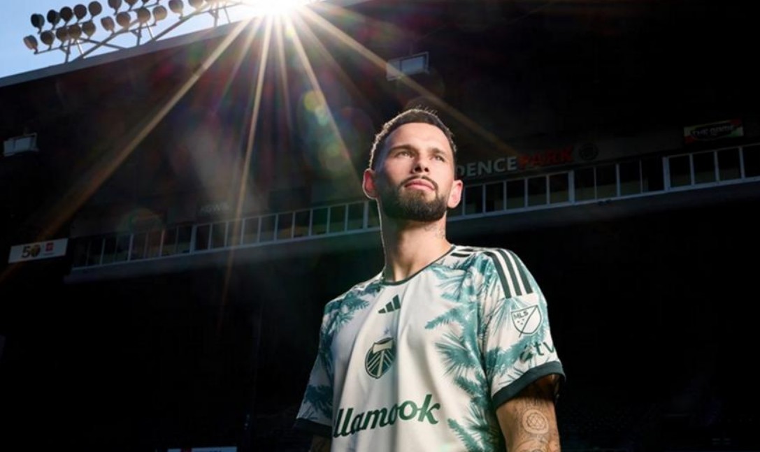 Μύθος ο Βέλντε: Σκόραρε και πανηγύρισε πάνω σε… κορμό δέντρου (vid)