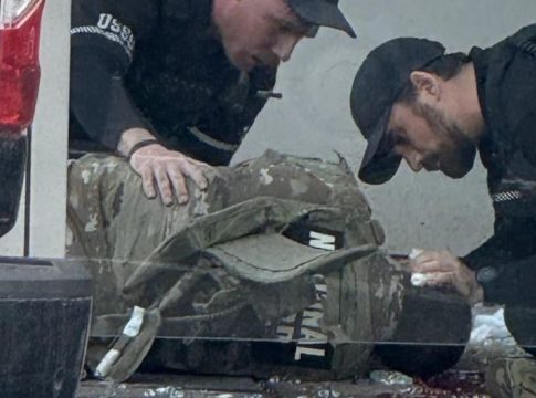 Ποιος είναι ο δράστης στο χάος στο δείπνο ανταποκριτών του Λευκού Οίκου (pics, vids)