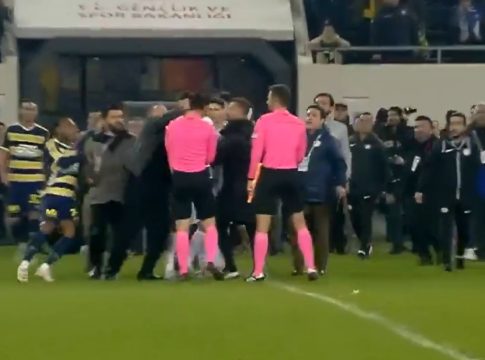 Χαλίλ Ομούτ Μελέρ: Ο διαιτητής του ντέρμπι «αιωνίων» είχε δεχτεί επίθεση από πρόεδρο ομάδας