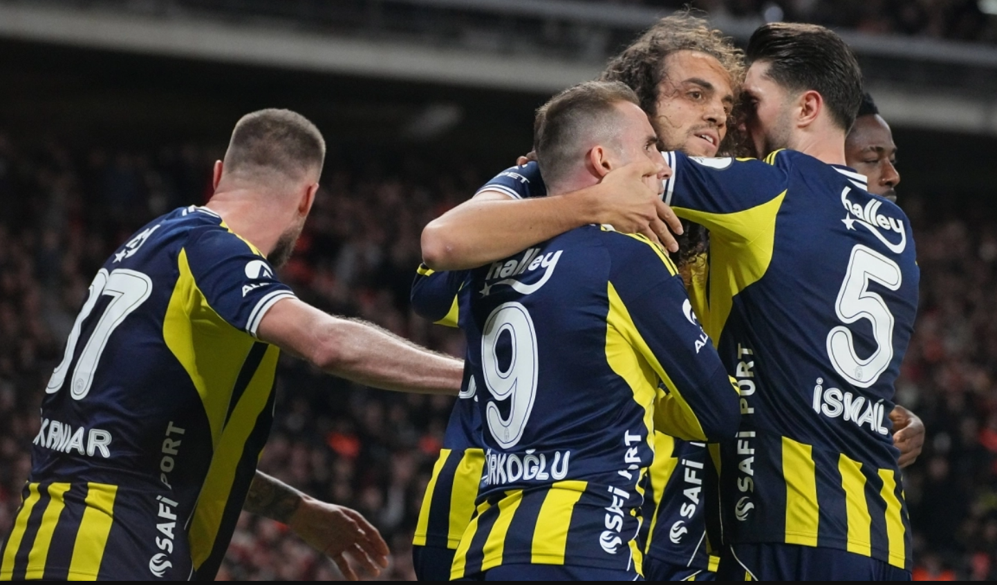 Ντόμινο εξελίξεων στην Φενέρμπαχτσε μετά την ήττα από τη Γαλατασαράι