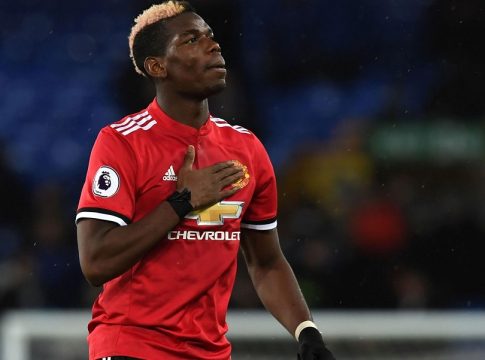 Ο Πογκμπά προειδοποιεί τον Μέινου πριν ανανεώσει με την Μάντσεστερ Γιουνάιτεντ