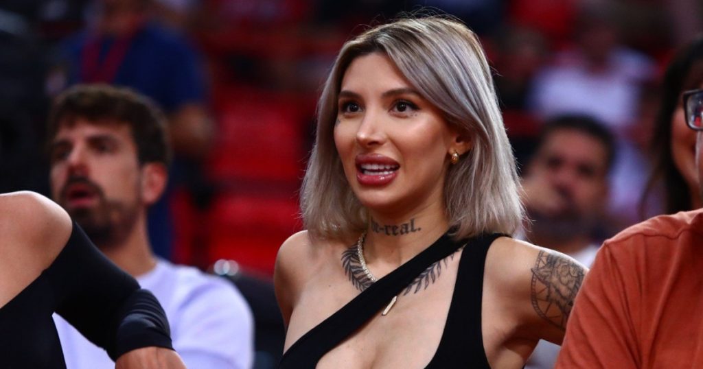 Άναψε… φωτιές στην Ύδρα η εντυπωσιακή Μπέριλ ΜακΚίσικ! (pics)