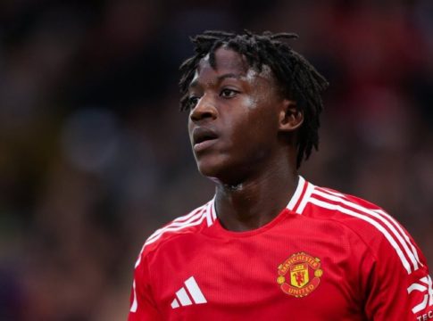 «Δεν το… κουνάει από την Γιουνάιτεντ ο Μέινου – Ανανέωσε έως το 2031»