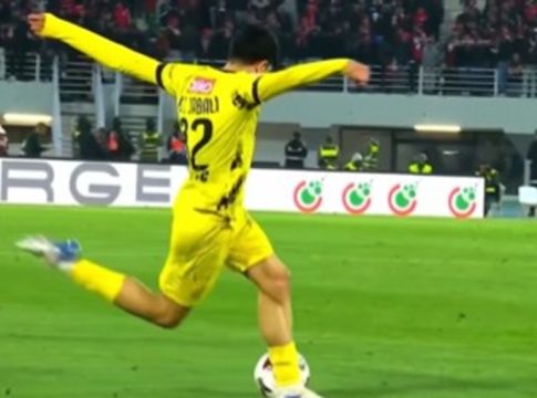 Αδιανόητο γκολ στο Μαρόκο με ραμπόνα εκτός περιοχής (vid)