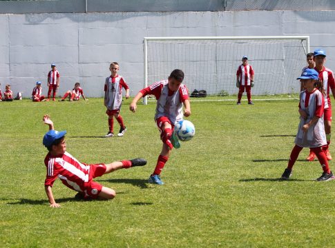 Ο Ολυμπιακός υποδέχεται τα παιδιά και φέτος στον Ρέντη – Πότε διεξάγεται το 25ο Summer Camp