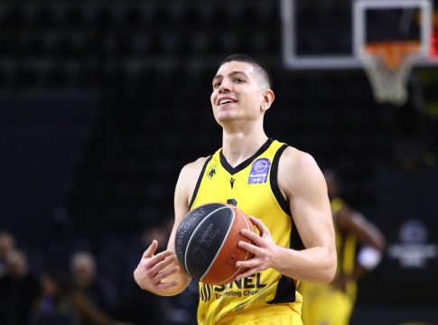 Φλιώνης: «Η ενέργεια που μας έδωσε ο κόσμος ήταν πολύ σημαντική, παλέψαμε για τη νίκη»