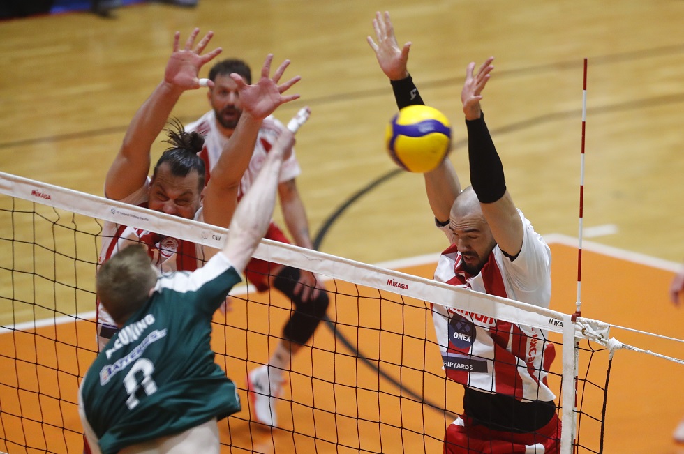 Παναθηναϊκός – Ολυμπιακός: Στις 18:00 αντί για τις 20:00 την Πέμπτη (2/4), ο τρίτος ημιτελικός της Novibet Volley League