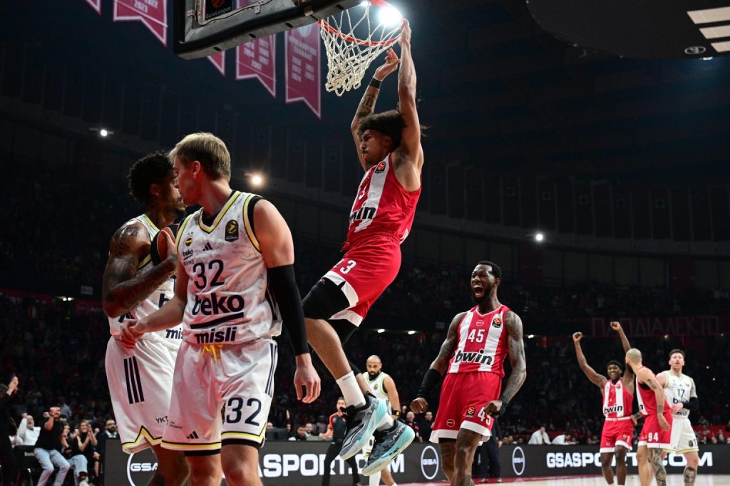 Πώς ο Ολυμπιακός βγαίνει πρώτος στη Euroleague μετά την ήττα της Φενέρμπαχτσε – Τι ισχύει με την ισοβαθμία