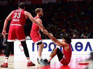 Ολυμπιακός: Η κατάρα της πρώτης θέσης και άλλες… αηδίες