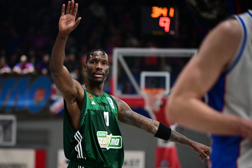 Ο Παναθηναϊκός παίζει «τελικό» με τη Μονακό την Τρίτη και ο Χέις-Ντέιβις είναι διακοπές στη Σαντορίνη (pics)