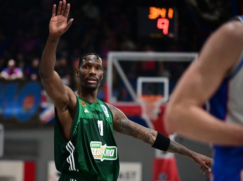 Ο Παναθηναϊκός παίζει «τελικό» με τη Μονακό την Τρίτη και ο Χέις-Ντέιβις είναι διακοπές στη Σαντορίνη (pics)