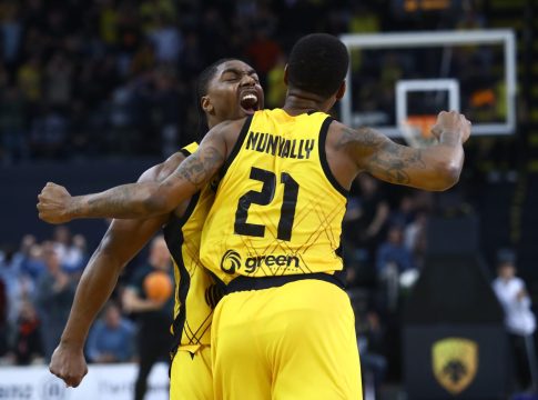 AEK – Μπανταλόνα 87-84: Έκανε το 1-0 η ομάδα του Σάκοτα