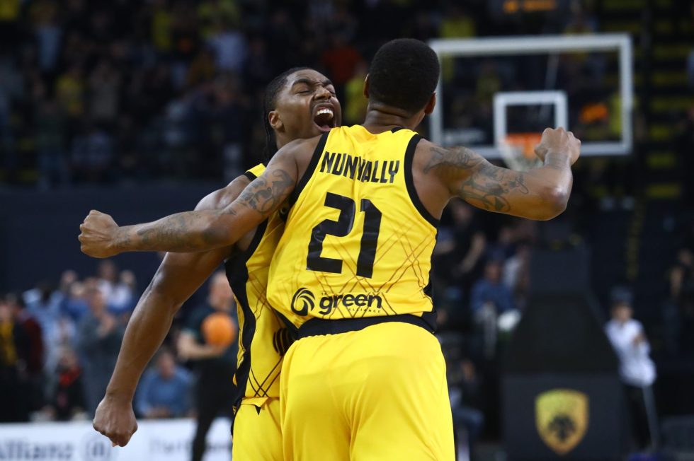 AEK – Μπανταλόνα 87-84: Έκανε το 1-0 η ομάδα του Σάκοτα