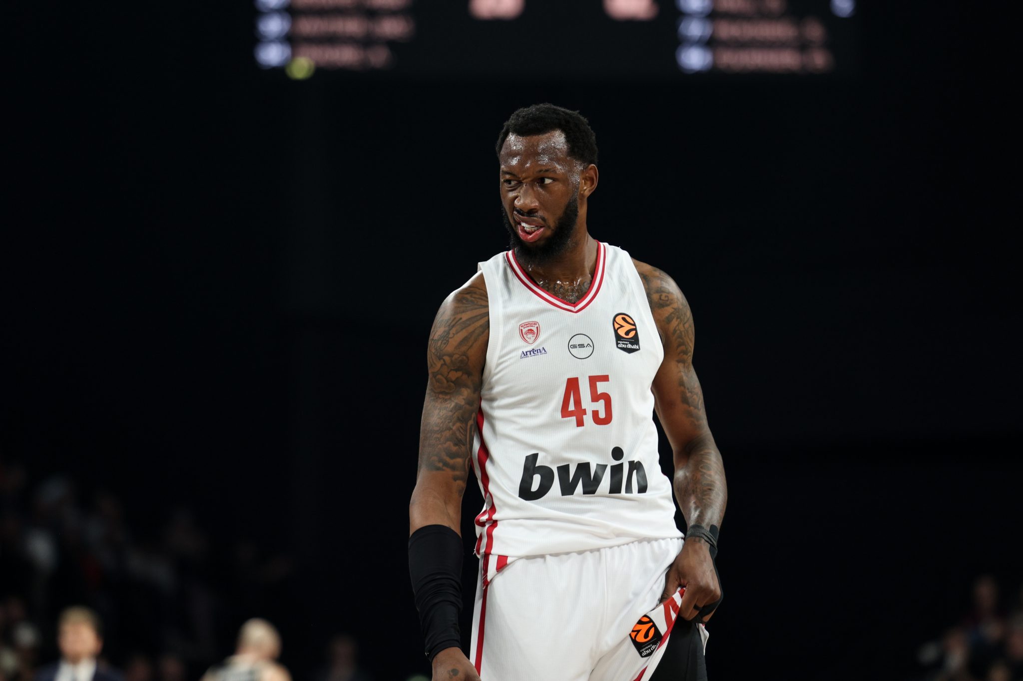 Η «πολυτέλεια» του ρόστερ του Ολυμπιακού: Πώς ο Ντόντα Χολ νίκησε τη frontline της Βιλερμπάν (vids)