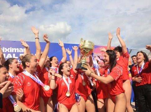 Ολυμπιακός: Η απονομή στις Κυπελλούχες «ερυθρόλευκες» – MVP η Σάντα (vid)