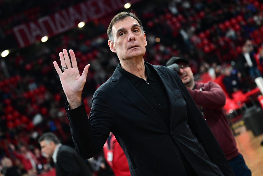 Αποθέωση στο ΣΕΦ για τον Γιώργο Μπαρτζώκα (vid)