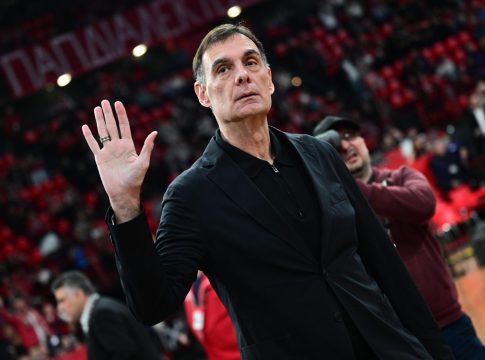 Αποθέωση στο ΣΕΦ για τον Γιώργο Μπαρτζώκα (vid)