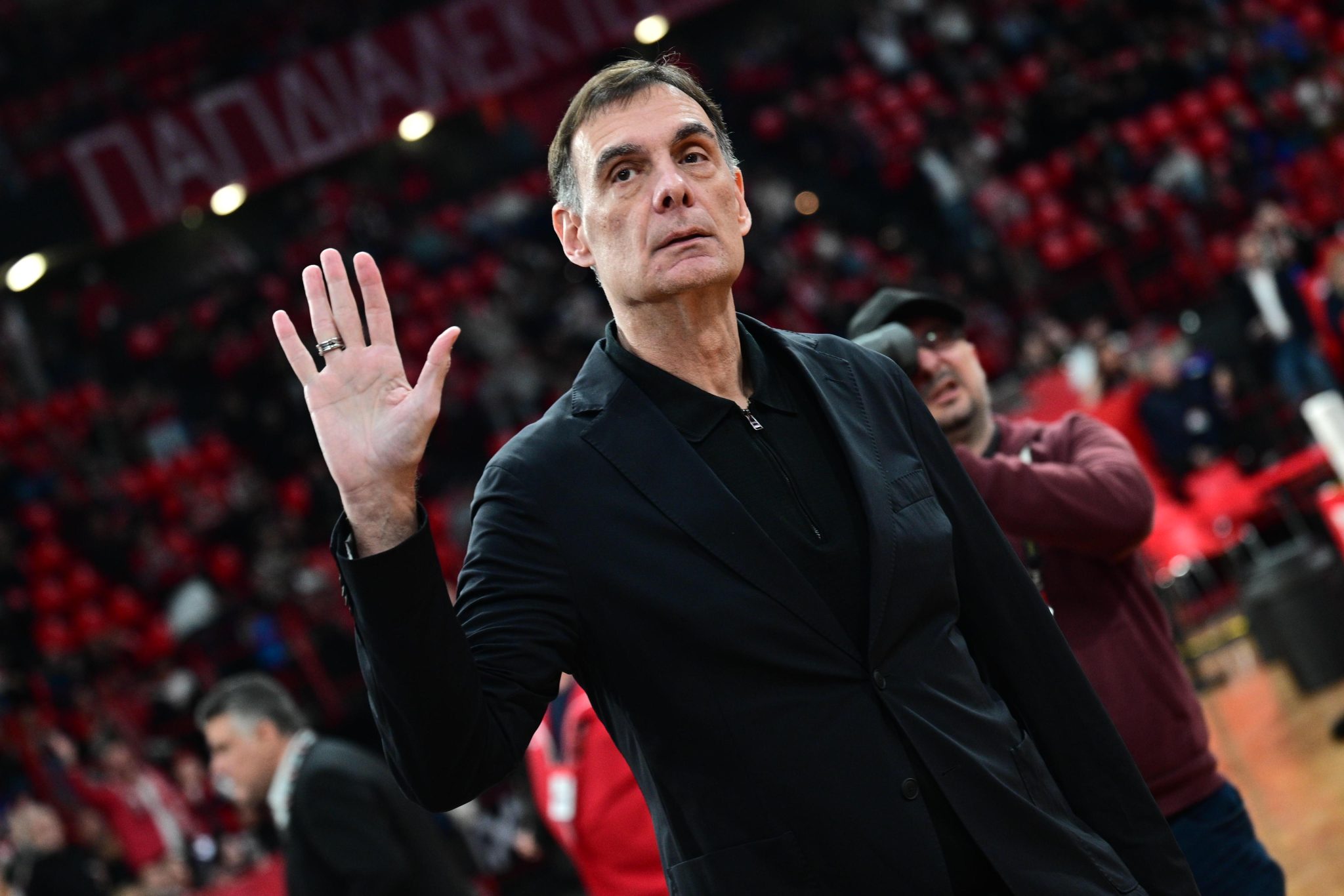 Αποθέωση στο ΣΕΦ για τον Γιώργο Μπαρτζώκα (vid)