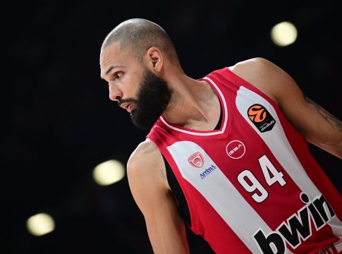 Με την Αρμάνι για να «κλειδώσει» την πρωτιά ο Ολυμπιακός