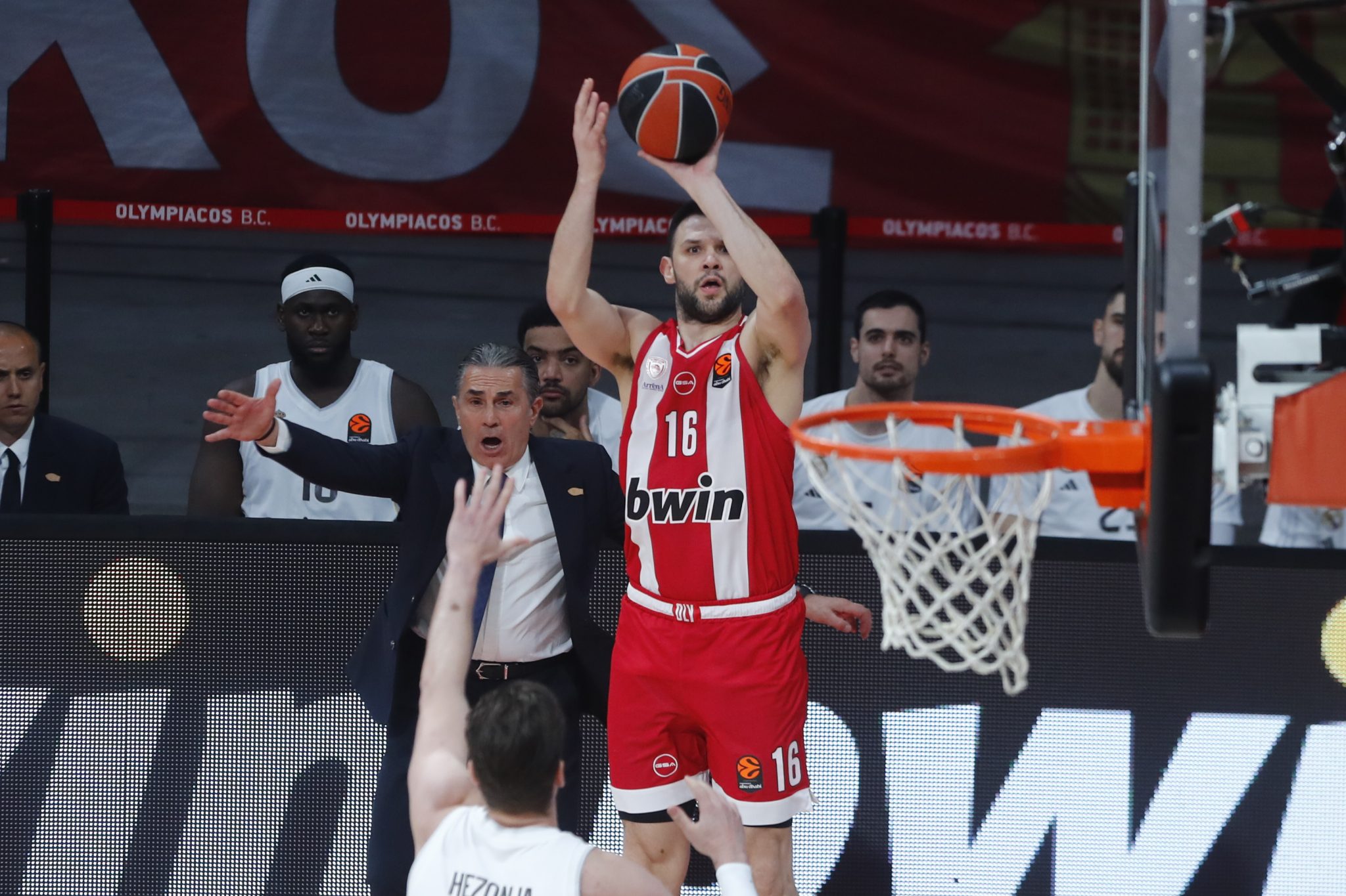 Έγραψε ιστορία ο Παπανικολάου: «Έπιασε» το ρεκόρ του Χάινς στην τρίτη θέση των παικτών με τα περισσότερα ματς στην Euroleague