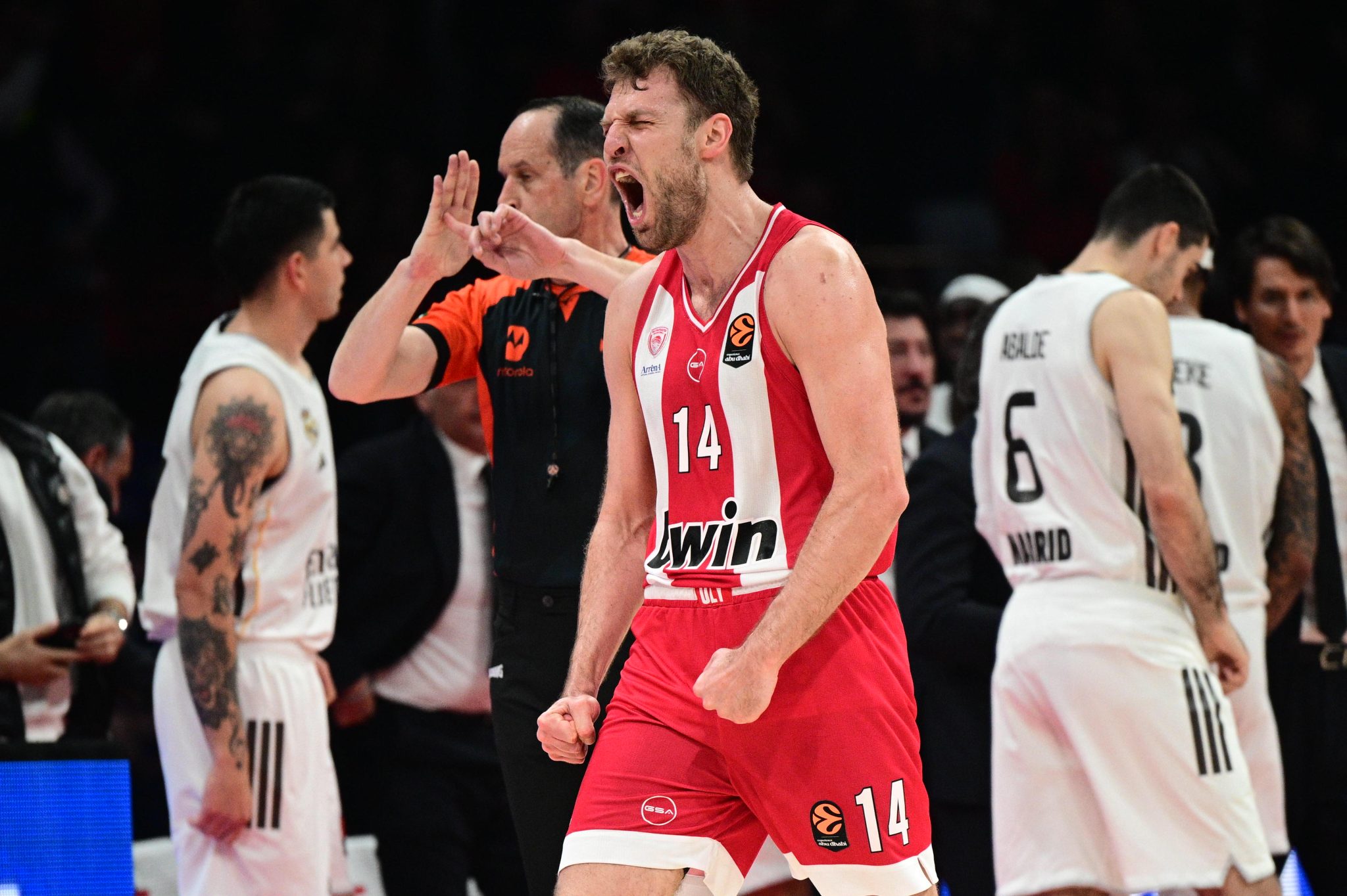 Δήλωση υπεροχής από την πρώτη «μάχη»