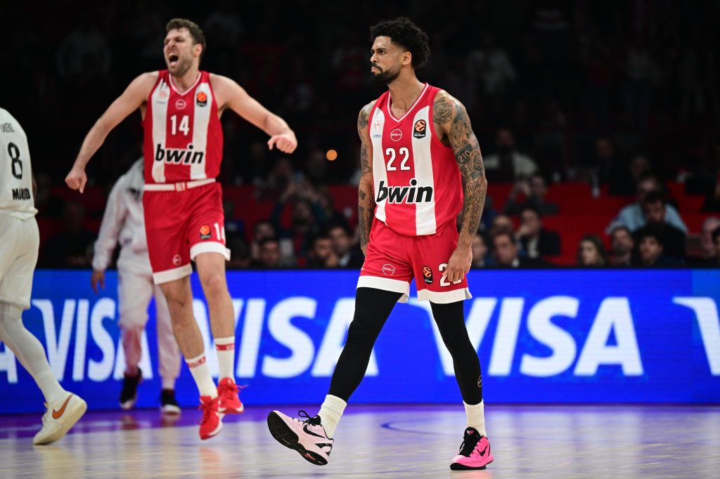 Η… αθέατη πλευρά της νίκης του Ολυμπιακού απέναντι στη Ρεάλ: Η καθολική αποθέωση στον Ντόρσεϊ και το standing ovation για τον Κίναν Έβανς